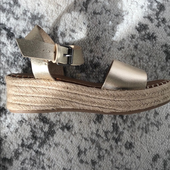 Universal Thread platform sandal - Picture 3 of 3